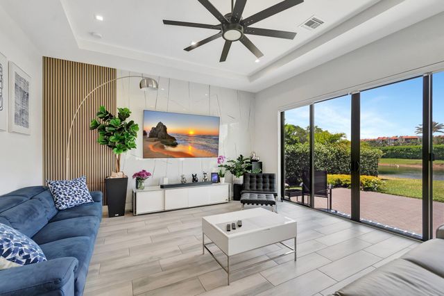 2828 Gin Berry Way, West Palm Beach, FL 33401