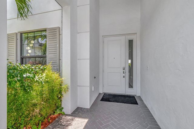 2828 Gin Berry Way, West Palm Beach, FL 33401