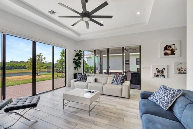 2828 Gin Berry Way, West Palm Beach, FL 33401