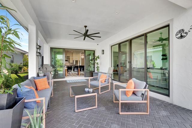 2828 Gin Berry Way, West Palm Beach, FL 33401