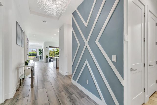 2828 Gin Berry Way, West Palm Beach, FL 33401