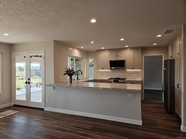 3915 Plateau Place, Escondido, CA 92025