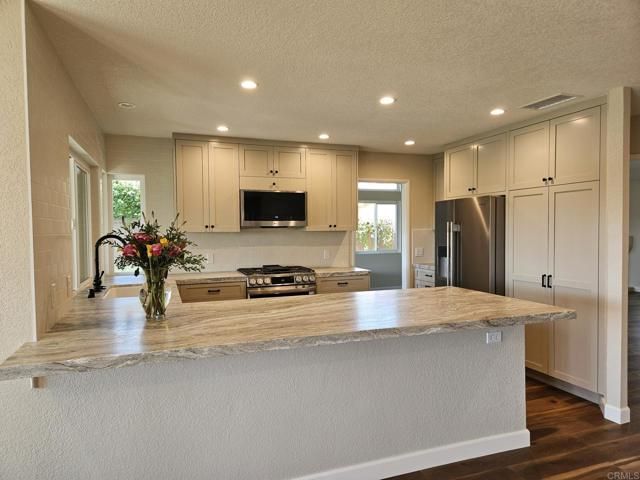 3915 Plateau Place, Escondido, CA 92025