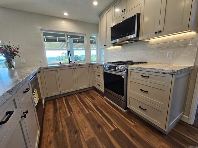 3915 Plateau Place, Escondido, CA 92025