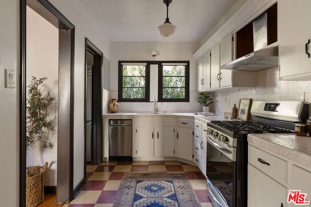 1506 Linda Rosa Avenue, Los Angeles, CA 90041