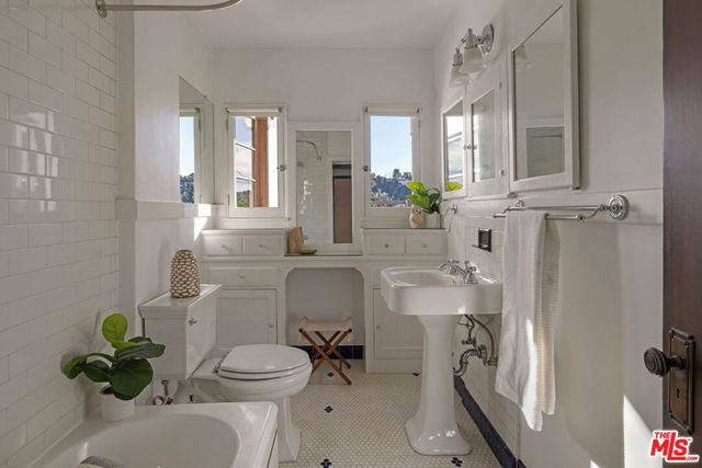 1506 Linda Rosa Avenue, Los Angeles, CA 90041