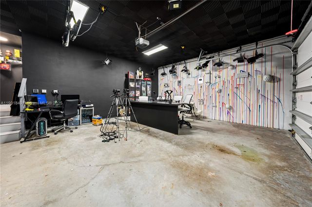 9153 NW 33rd St, Doral, FL 33172