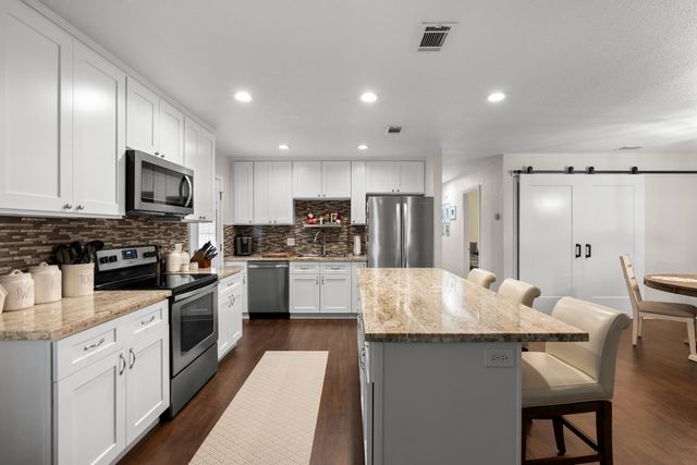 406 N Sunset Dr, Lodi, CA 95240