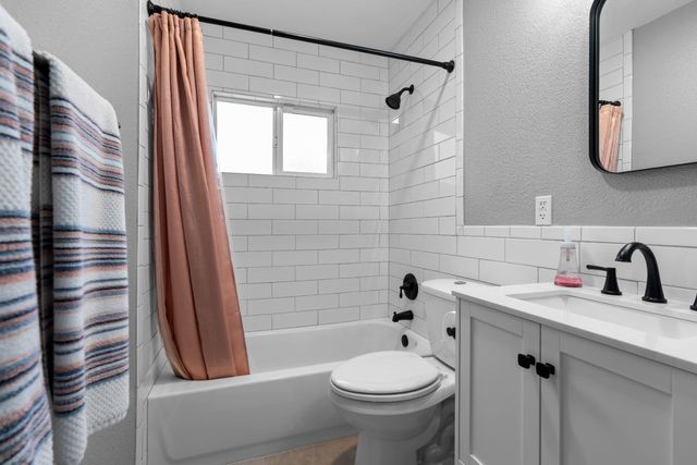 406 N Sunset Dr, Lodi, CA 95240