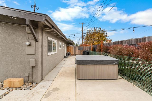 406 N Sunset Dr, Lodi, CA 95240