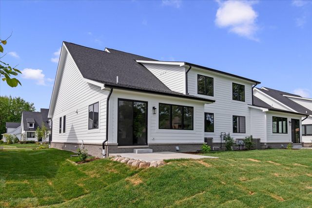 5811 Heights Drive, Sterling Heights, MI 48314