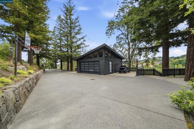 16 Valley View Ln, Orinda, CA 94563