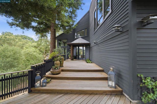 16 Valley View Ln, Orinda, CA 94563