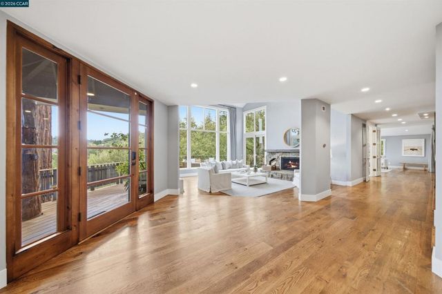 16 Valley View Ln, Orinda, CA 94563