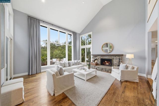 16 Valley View Ln, Orinda, CA 94563