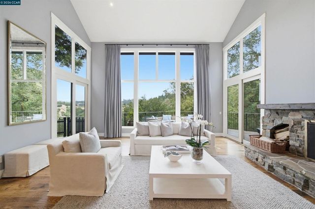 16 Valley View Ln, Orinda, CA 94563