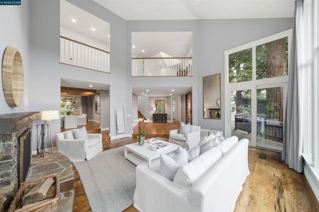 16 Valley View Ln, Orinda, CA 94563