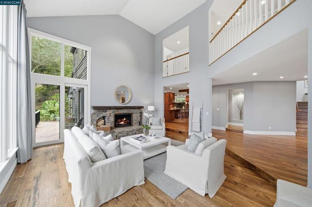 16 Valley View Ln, Orinda, CA 94563