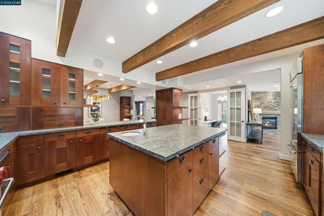 16 Valley View Ln, Orinda, CA 94563