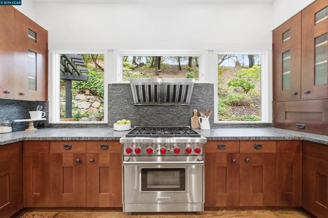 16 Valley View Ln, Orinda, CA 94563