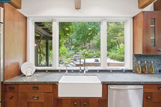 16 Valley View Ln, Orinda, CA 94563