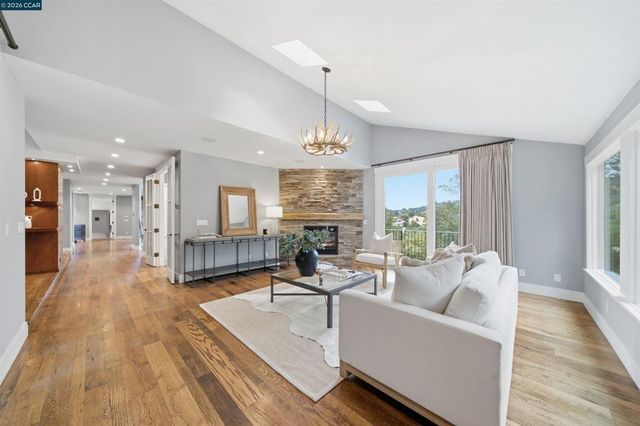 16 Valley View Ln, Orinda, CA 94563