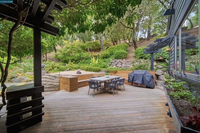16 Valley View Ln, Orinda, CA 94563