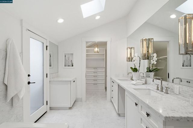 16 Valley View Ln, Orinda, CA 94563