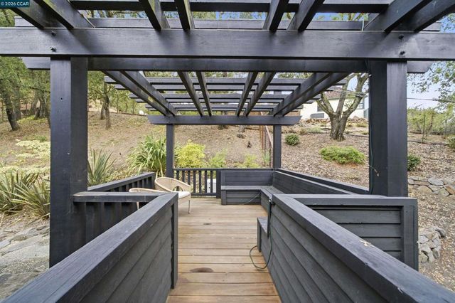 16 Valley View Ln, Orinda, CA 94563