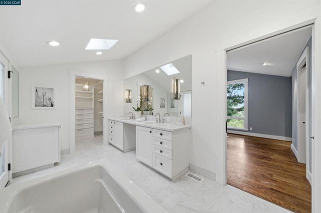 16 Valley View Ln, Orinda, CA 94563
