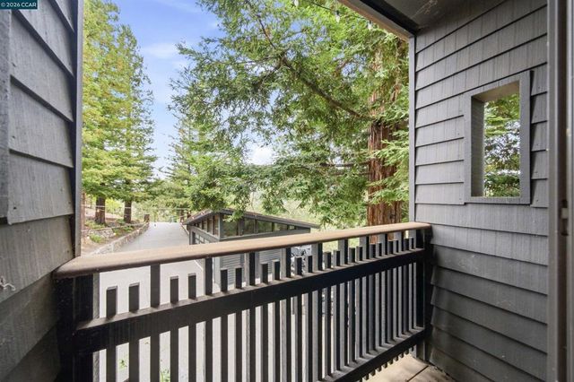 16 Valley View Ln, Orinda, CA 94563