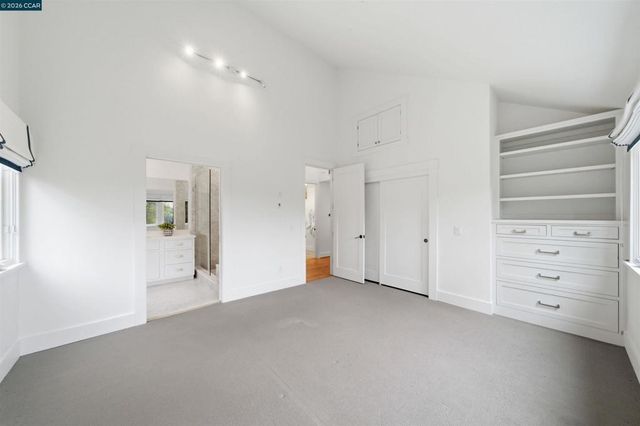 16 Valley View Ln, Orinda, CA 94563