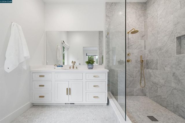 16 Valley View Ln, Orinda, CA 94563