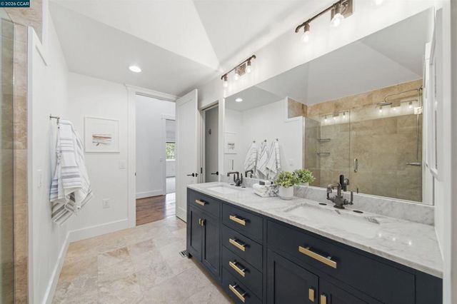 16 Valley View Ln, Orinda, CA 94563