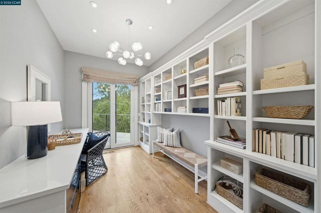 16 Valley View Ln, Orinda, CA 94563