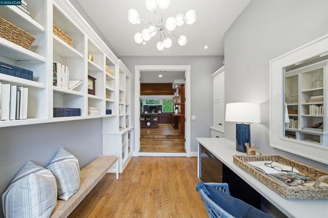 16 Valley View Ln, Orinda, CA 94563