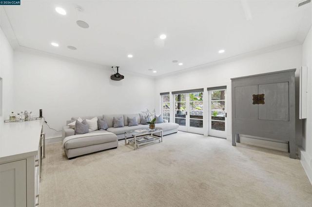 16 Valley View Ln, Orinda, CA 94563