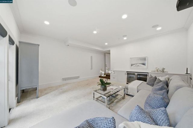 16 Valley View Ln, Orinda, CA 94563