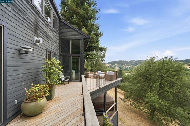 16 Valley View Ln, Orinda, CA 94563