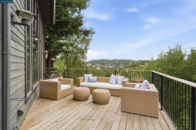 16 Valley View Ln, Orinda, CA 94563