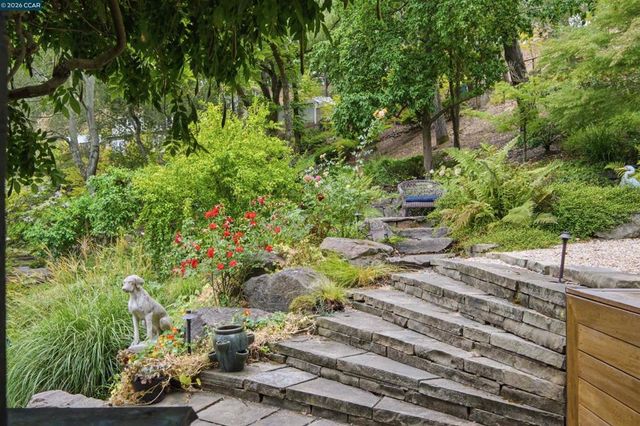 16 Valley View Ln, Orinda, CA 94563