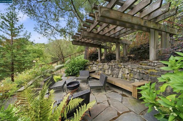 16 Valley View Ln, Orinda, CA 94563