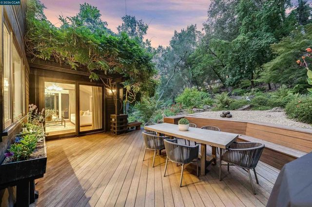 16 Valley View Ln, Orinda, CA 94563