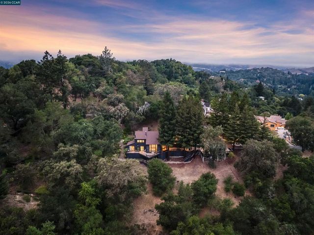 16 Valley View Ln, Orinda, CA 94563
