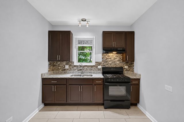 7406 S Crandon Avenue, Chicago, IL 60649