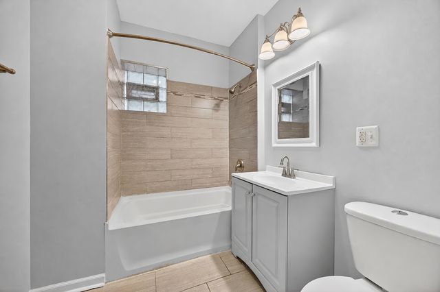 7406 S Crandon Avenue, Chicago, IL 60649