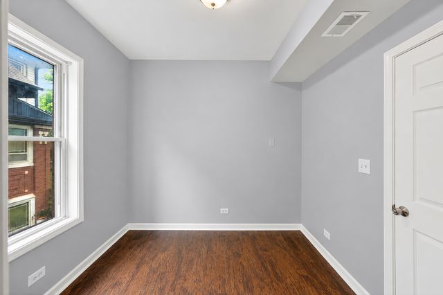 7406 S Crandon Avenue, Chicago, IL 60649