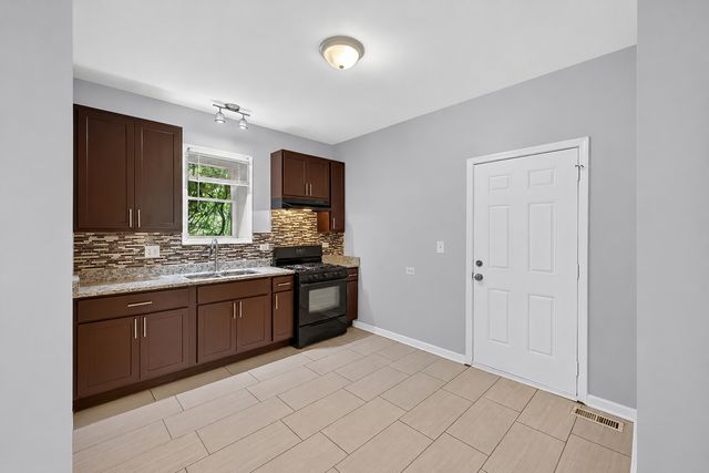 7406 S Crandon Avenue, Chicago, IL 60649