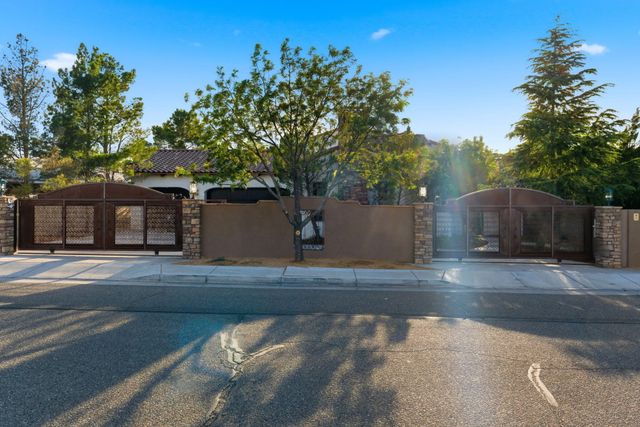 3723 Alamogordo Drive NW, Albuquerque, NM 87120
