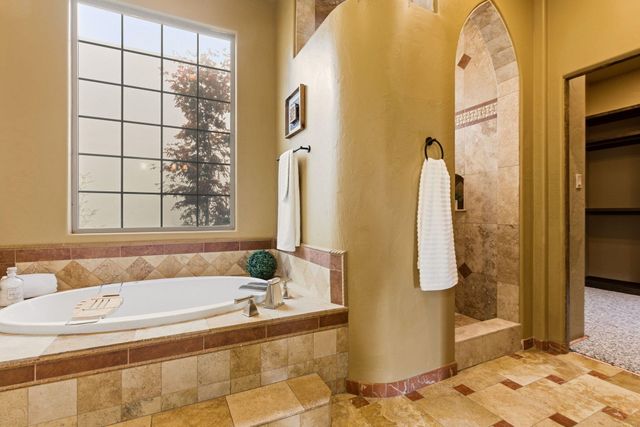 3723 Alamogordo Drive NW, Albuquerque, NM 87120